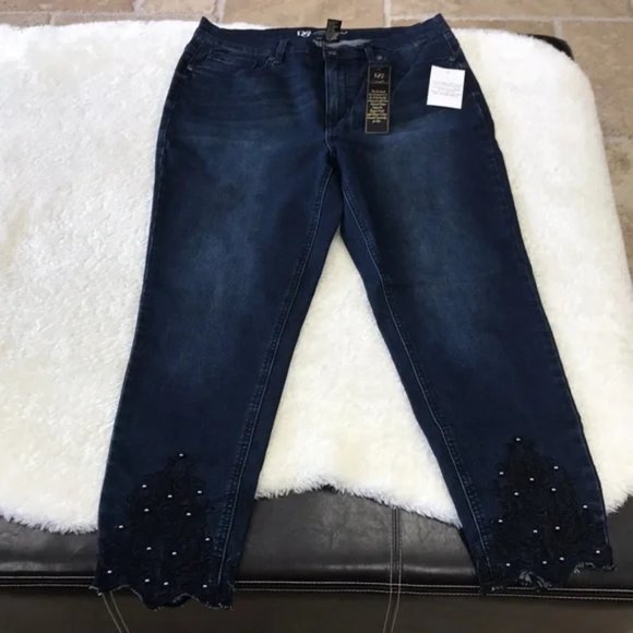 DG2 by Diane Gilman Classic Stretch Embroidered Hem Jean - Picture 7 of 9